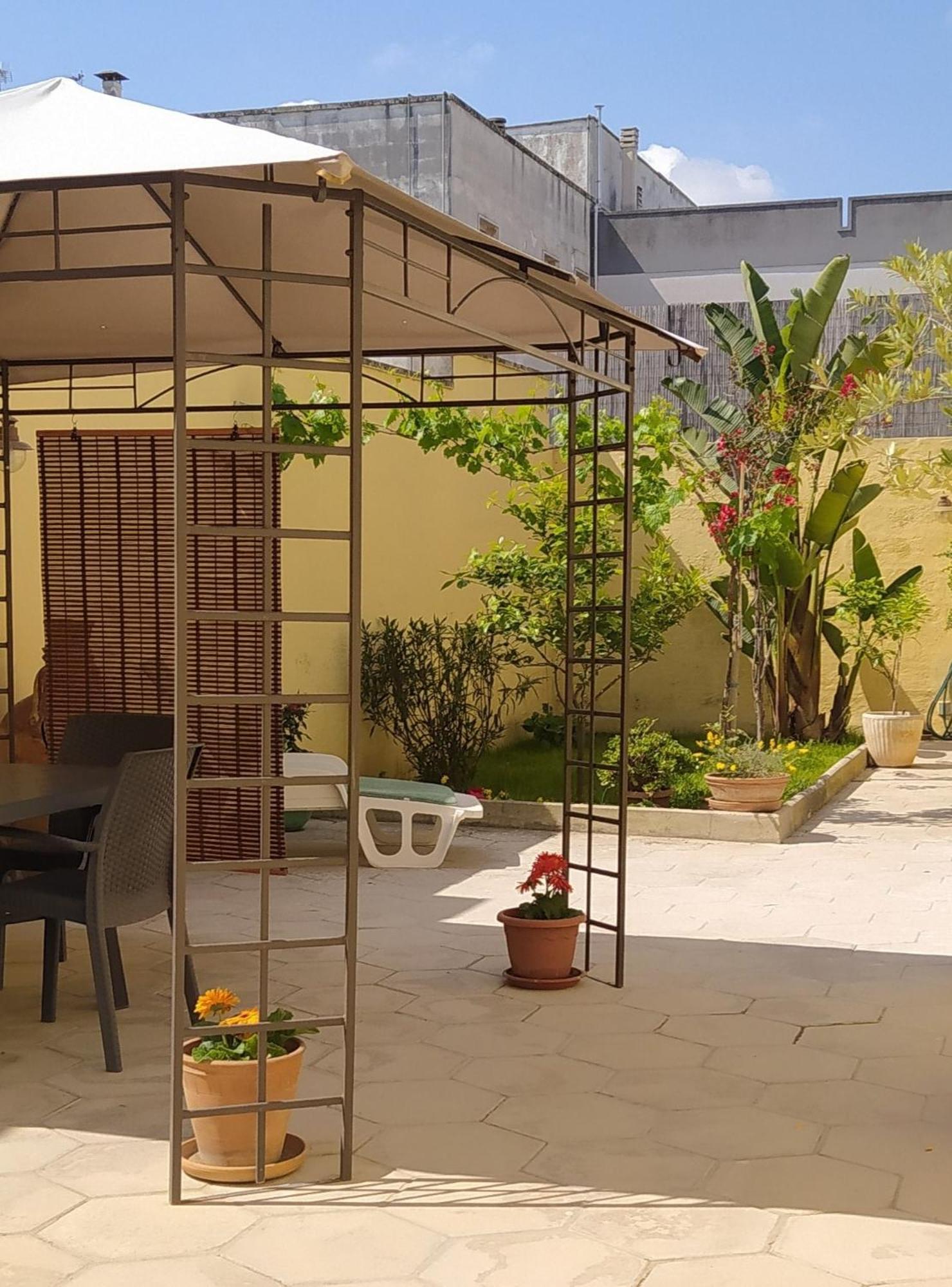La Casetta Col Cortile Lecce Exterior photo